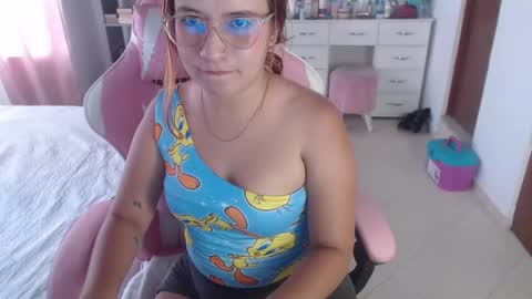 Snapshot of cristal_brown19 chatting on 23, 9, 2025 andrea online show from 23, 9, 2025