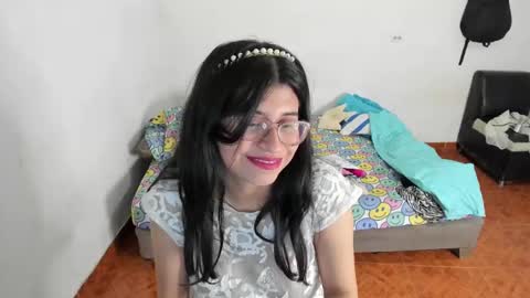 Snapshot of cristal_g19 chatting on 12, 1, 2025 online show from 12, 1, 2025