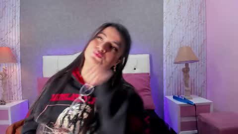 Snapshot of cristal_nox22 chatting on 21, 11, 2025 cristal_nox22 online show from 21, 11, 2025