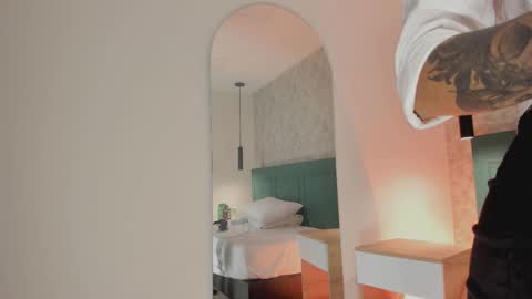 Cristal  online show from 4, 10, 2025