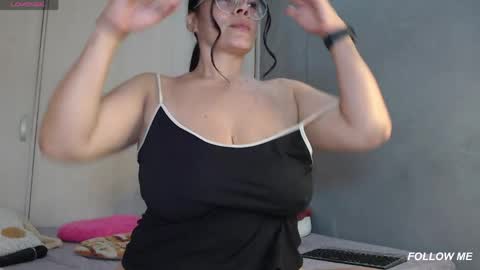 Snapshot of cristal_sexyboobs_ chatting on 8, 5, 2026 Cristal online show from 8, 5, 2026