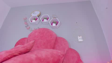 Nicole  Connection time 220pm-910pmCol online show from 23, 1, 2025