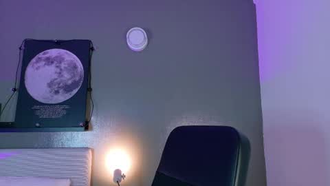 Nicole  Connection time 220pm-910pmCol online show from 19, 9, 2025