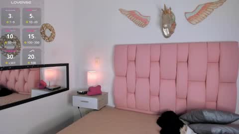 Snapshot of cristalmunez chatting on 5, 2, 2025 cristal online show from 5, 2, 2025