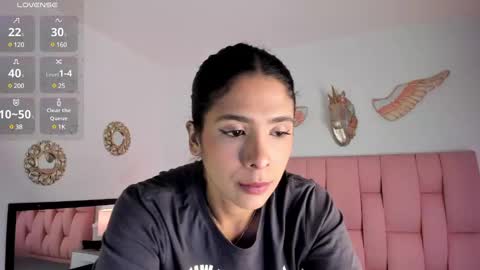 Snapshot of cristalmunez chatting on 3, 3, 2025 cristal online show from 3, 3, 2025