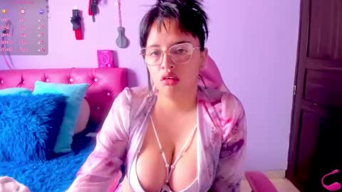 Snapshot of cristaln07 chatting on 23, 11, 2025 Natis online show from 23, 11, 2025