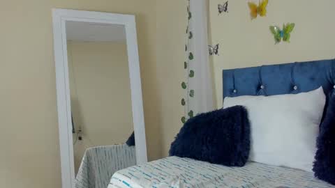 Snapshot of cristalwalker__ chatting on 23, 2, 2025 cristal walker online show from 23, 2, 2025