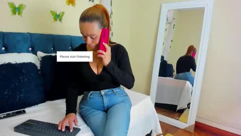 Snapshot of cristalwalker__ chatting on 8, 10, 2025 cristal walker online show from 8, 10, 2025