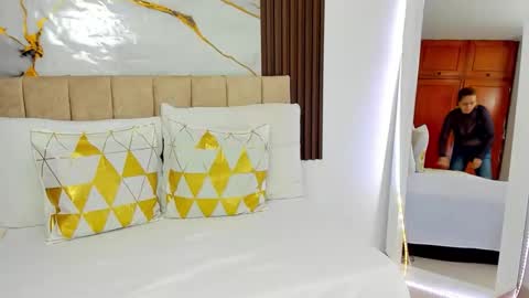 Snapshot of cristalwalker__ chatting on 4, 2, 2026 cristal walker online show from 4, 2, 2026