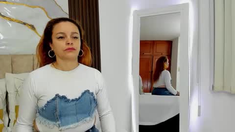 Snapshot of cristalwalker__ chatting on 5, 2, 2026 cristal walker online show from 5, 2, 2026