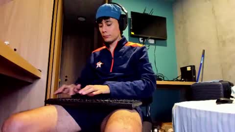 Snapshot of cristian_ortiz_1 chatting on 6, 8, 2026 Cristian online show from 6, 8, 2026