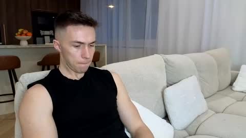 Snapshot of cristianovilla chatting on 7, 3, 2025 CristianoHailey online show from 7, 3, 2025