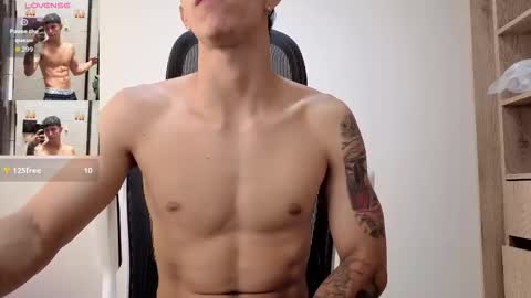 cristopher23  online show from 8, 10, 2025