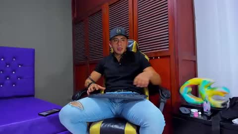 Snapshot of cristophertompson chatting on 25, 12, 2024 Say me Cris online show from 25, 12, 2024