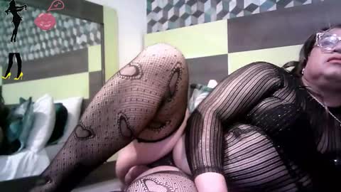 Linda Cross online show from 6, 11, 2025