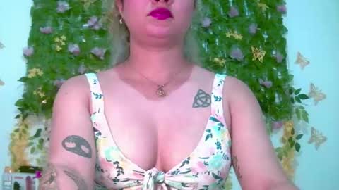 Snapshot of crysrus chatting on 18, 5, 2026 crysrus online show from 18, 5, 2026