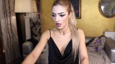 Snapshot of crystal_angel1 chatting on 1, 1, 2025 Crys online show from 1, 1, 2025