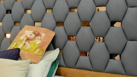 crystal_sm online show from 4, 12, 2025