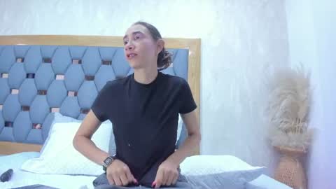 Snapshot of crystal_sm chatting on 9, 6, 2026 crystal_sm online show from 9, 6, 2026