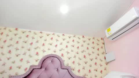Snapshot of crystal_watson0 chatting on 22, 7, 2026 Milf Latina online show from 22, 7, 2026