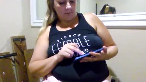Snapshot of crystalbarbie214 chatting on 25, 10, 2025 crystalbarbie214 online show from 25, 10, 2025