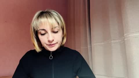 Snapshot of crystalfever_ chatting on 8, 5, 2026 Mary online show from 8, 5, 2026