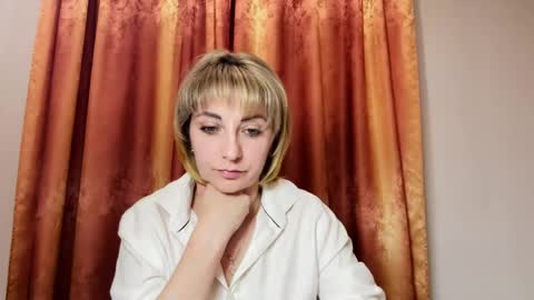 Snapshot of crystalfever_ chatting on 11, 5, 2026 Mary online show from 11, 5, 2026