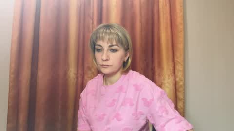 Snapshot of crystalfever_ chatting on 12, 5, 2026 Mary online show from 12, 5, 2026