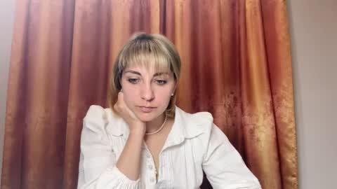 Snapshot of crystalfever_ chatting on 15, 5, 2026 Mary online show from 15, 5, 2026
