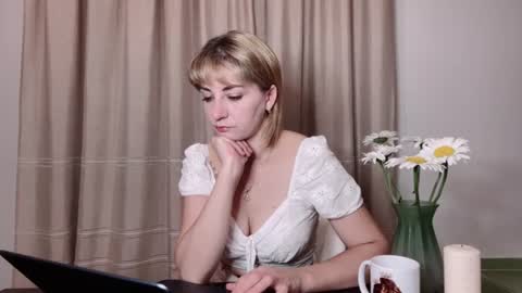 Snapshot of crystalfever_ chatting on 4, 7, 2026 Mary online show from 4, 7, 2026