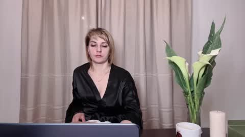Snapshot of crystalfever_ chatting on 27, 7, 2026 Mary online show from 27, 7, 2026
