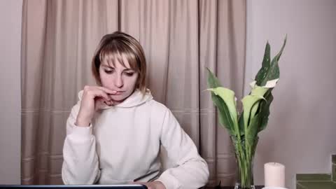 Snapshot of crystalfever_ chatting on 28, 7, 2026 Mary online show from 28, 7, 2026