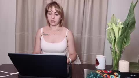 Snapshot of crystalfever_ chatting on 1, 8, 2026 Mary online show from 1, 8, 2026