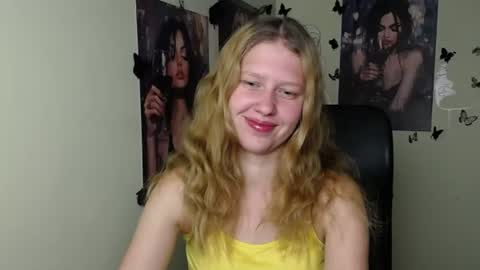 Snapshot of crystalgirl__ chatting on 7, 7, 2026 Stella online show from 7, 7, 2026