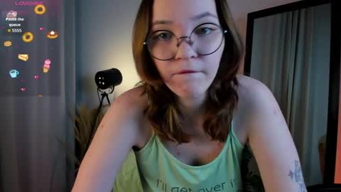 Snapshot of crystallglow chatting on 31, 3, 2026 Kitty online show from 31, 3, 2026