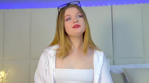 Snapshot of crystallyons chatting on 11, 12, 2024 Crystal online show from 11, 12, 2024