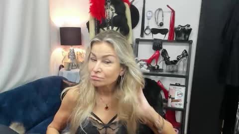 CrystalHotty online show from 4, 11, 2025