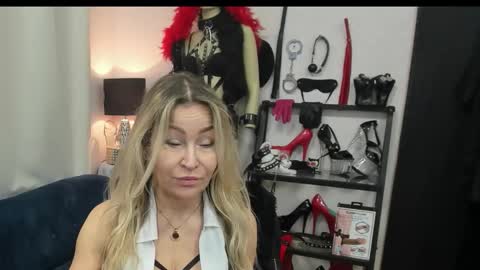 CrystalHotty online show from 17, 3, 2026