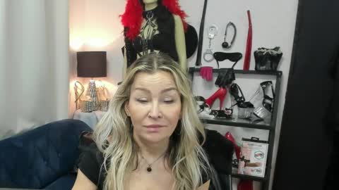 Snapshot of crystalxohotty chatting on 23, 4, 2026 CrystalHotty online show from 23, 4, 2026