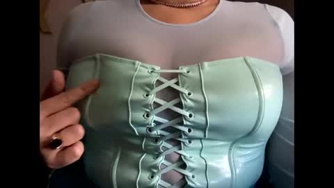 Snapshot of crystalyn777 chatting on 19, 10, 2025 crystalyn777 online show from 19, 10, 2025