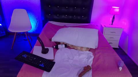 Snapshot of cuckoldlover69_ chatting on 30, 1, 2025 cuckoldlover69_ online show from 30, 1, 2025