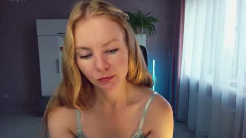 Snapshot of cuddle_kitten chatting on 16, 10, 2025 Alexia online show from 16, 10, 2025