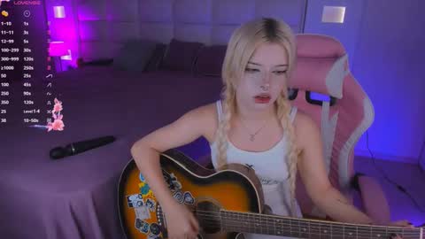 Snapshot of cuddly_kitten chatting on 24, 9, 2025 Cuddly Kitten online show from 24, 9, 2025