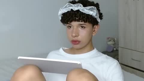 Snapshot of cuddly_twinkie chatting on 27, 2, 2025 Cuddly online show from 27, 2, 2025