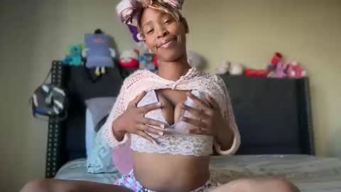 cum2charmxx online show from 27, 5, 2026