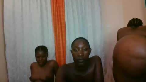 Snapshot of cum_bhaddie chatting on 10, 9, 2025 Cammy online show from 10, 9, 2025