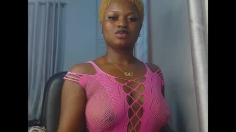 Snapshot of cum_ebony_petitxx chatting on 7, 6, 2026 cath online show from 7, 6, 2026
