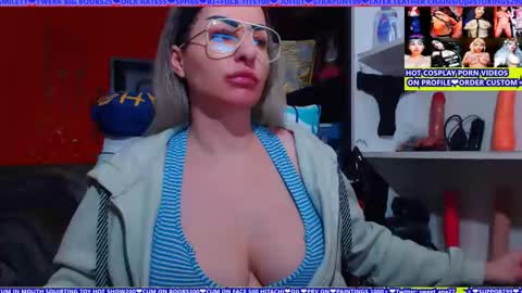 Snapshot of cuminmenowbby chatting on 19, 4, 2026 cuminmenowbby online show from 19, 4, 2026