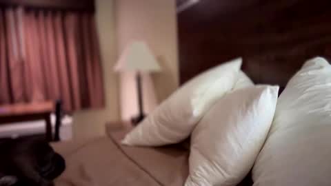 i love to be held unconcious online show from 22, 10, 2025