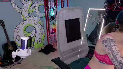 Snapshot of cumpotikeve chatting on 1, 3, 2026 CUMpotikEve online show from 1, 3, 2026